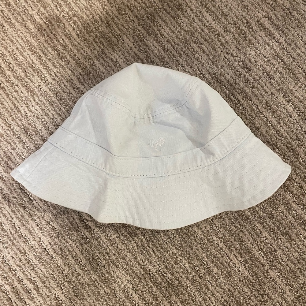 Aritzia tna bucket hat